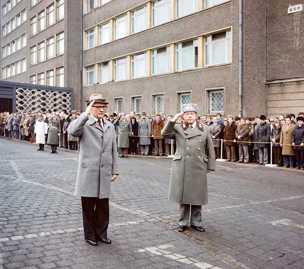 O Roteiro da Espionagem da Guerra Fria: Da Sede da Stasi às Estações de Escuta
