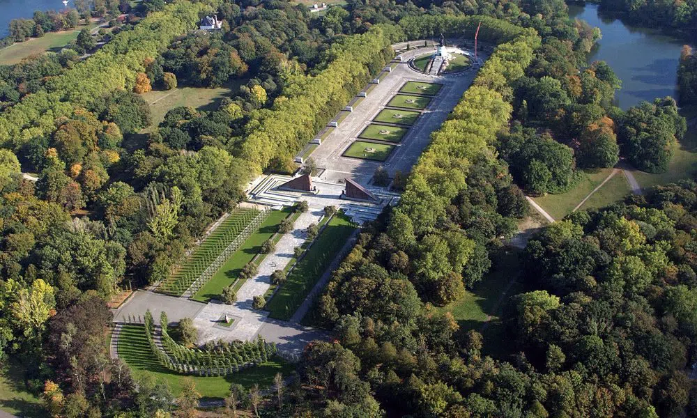 November Mornings at Berlin's Treptower Park Memorial
