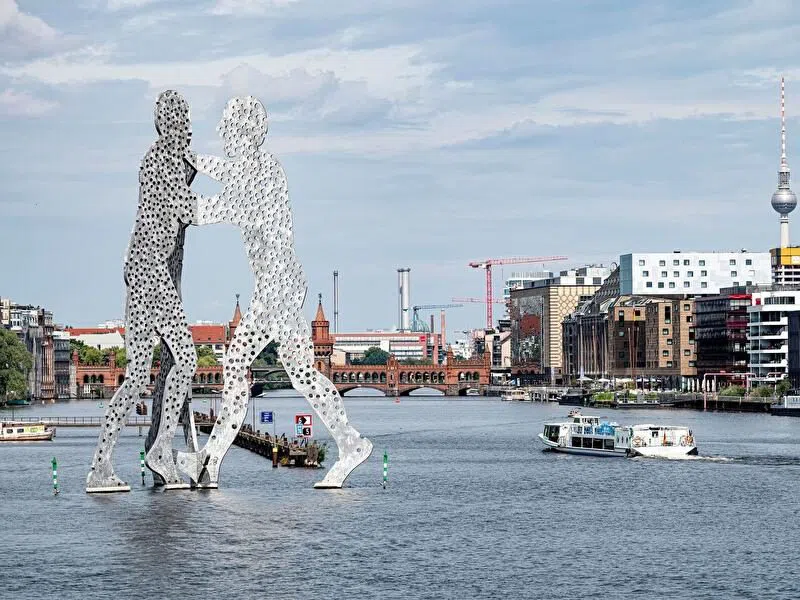 Molecule Man and the Treptowers, Berlin